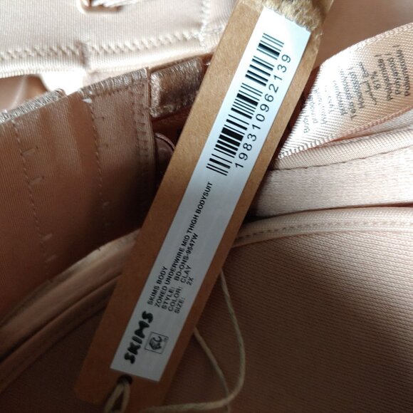 Seamless Tan Bodysuit - Picture 11 of 12